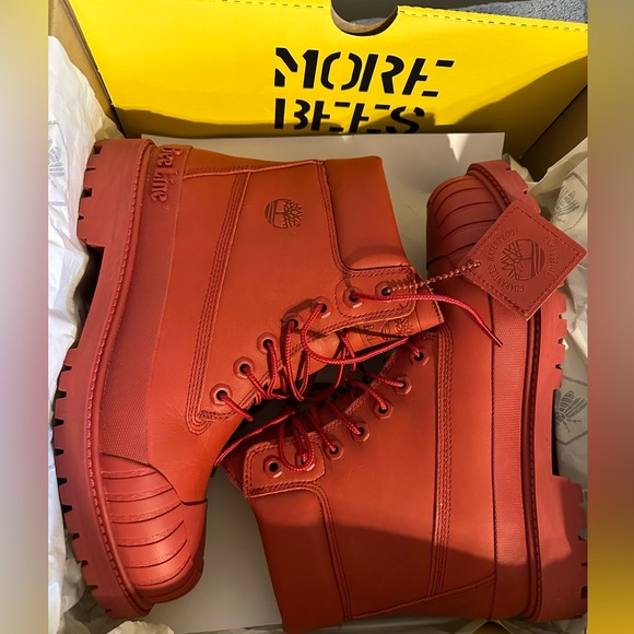 Practically NIB Timberland Beeline boots - Picture 8 of 16